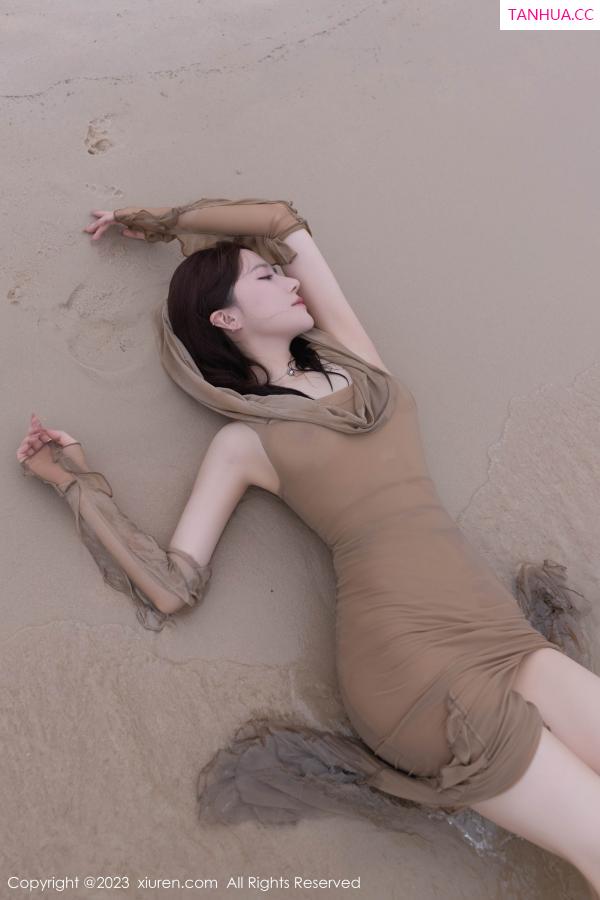 鱼子酱fish  [XiuRen]高清写真图 2023.08.25 No.7288 鱼子酱Fish 沙滩美腿第11张图片